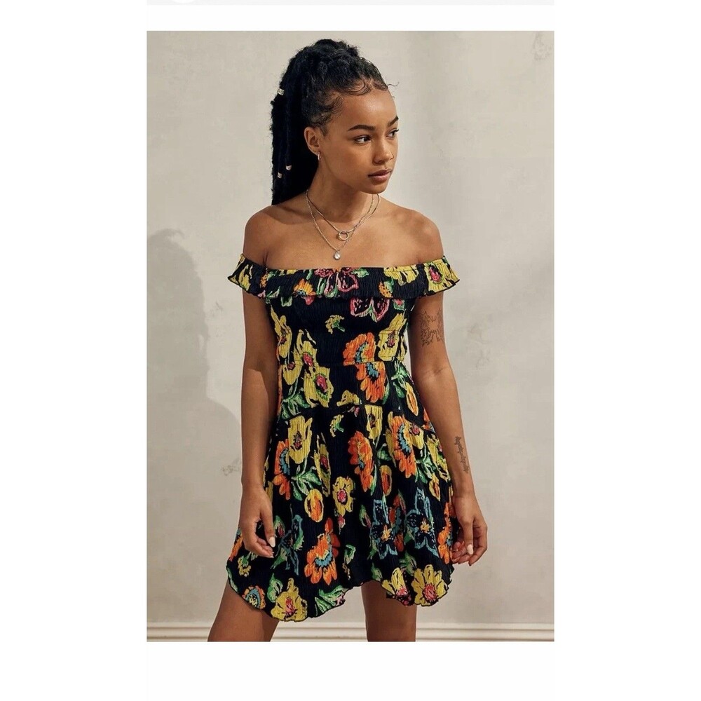 Urban Outfitters Aubrey Off The Shoulder Floral Mini Dress Women’s Medium Black